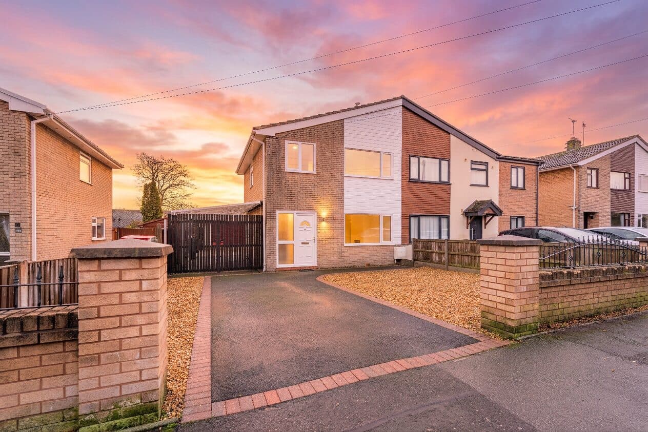 Gladstone Road, Broughton, CH4